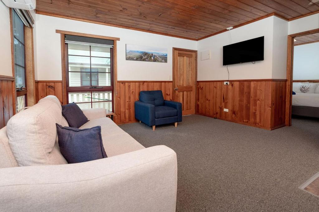 Kitty'S Cottages - Managed By Big4 Strahan Holiday Retreat 外观 照片