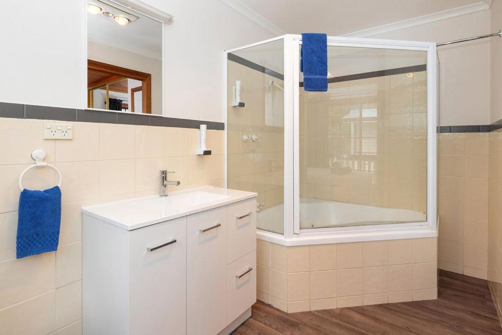 Kitty'S Cottages - Managed By Big4 Strahan Holiday Retreat 外观 照片