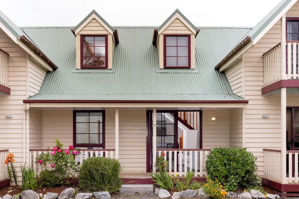 Kitty'S Cottages - Managed By Big4 Strahan Holiday Retreat 外观 照片