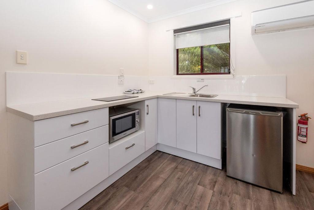 Kitty'S Cottages - Managed By Big4 Strahan Holiday Retreat 外观 照片