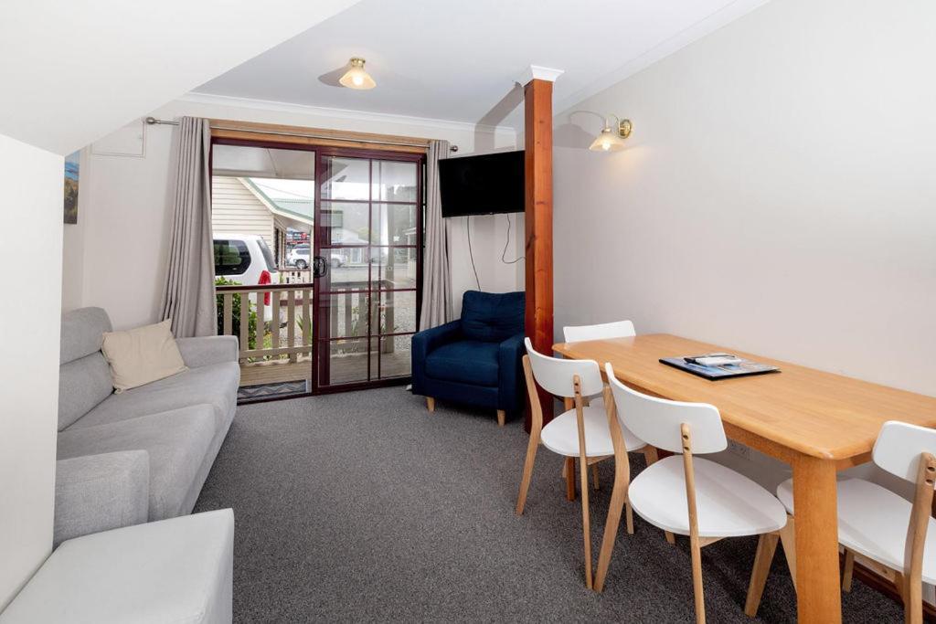 Kitty'S Cottages - Managed By Big4 Strahan Holiday Retreat 外观 照片
